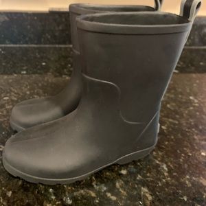 Totes Kids Rain Boots - barely worn! Black, Gray and White lettering.